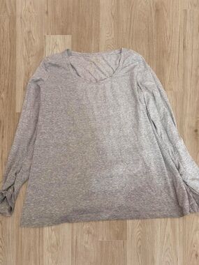 grey longsleeve